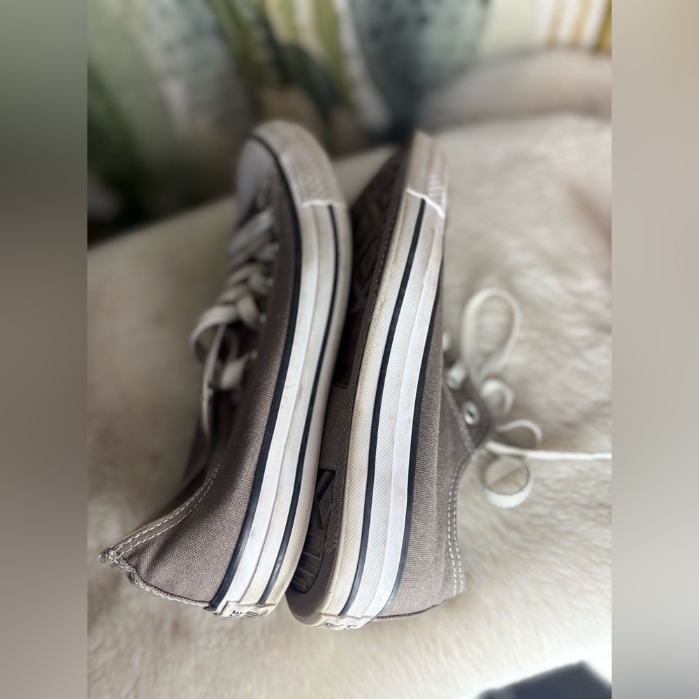 Gray Converse 🌵7.5 Women’s 5.5 Men’s - Picture 7 of 10